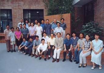 高等研究中心全体师生合影。（郭海军 摄）